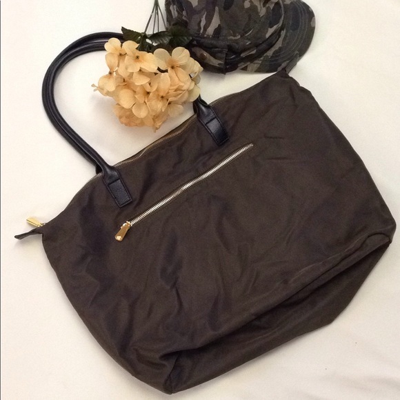 Old Navy Handbags - Army green zipper tote